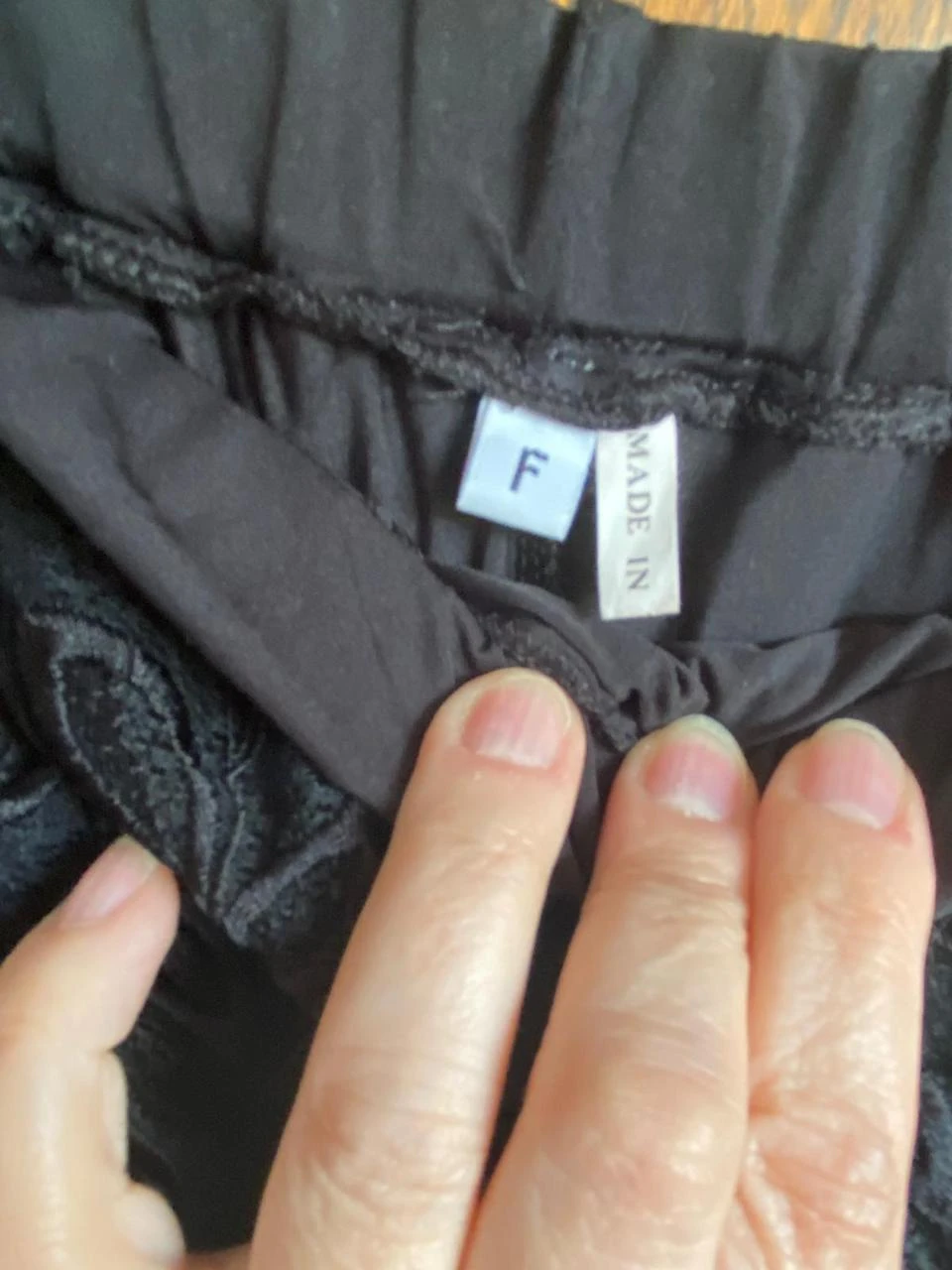 Minissaia preta de renda com babados escalonados, estilo romântico ou coquette – photo 7